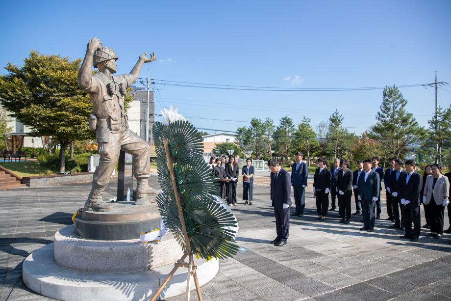 국군의날 충혼탑 참배