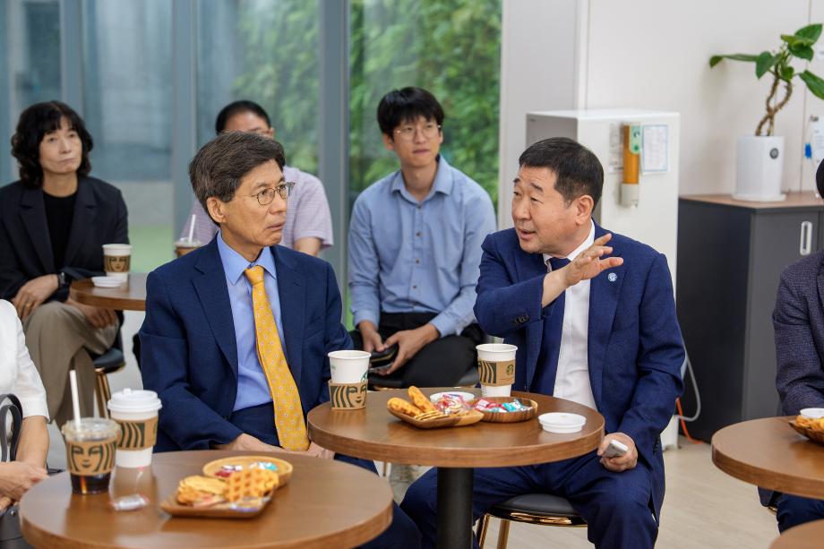 증평군-꽃동네대학교 RISE사업 생활연구소 현판식