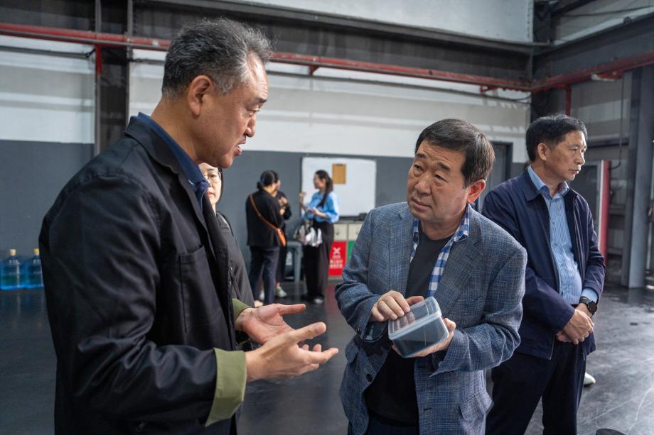 관남현 기관 방문