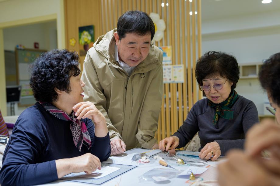 노인복지모델 프로그램 관내 경로당 격려