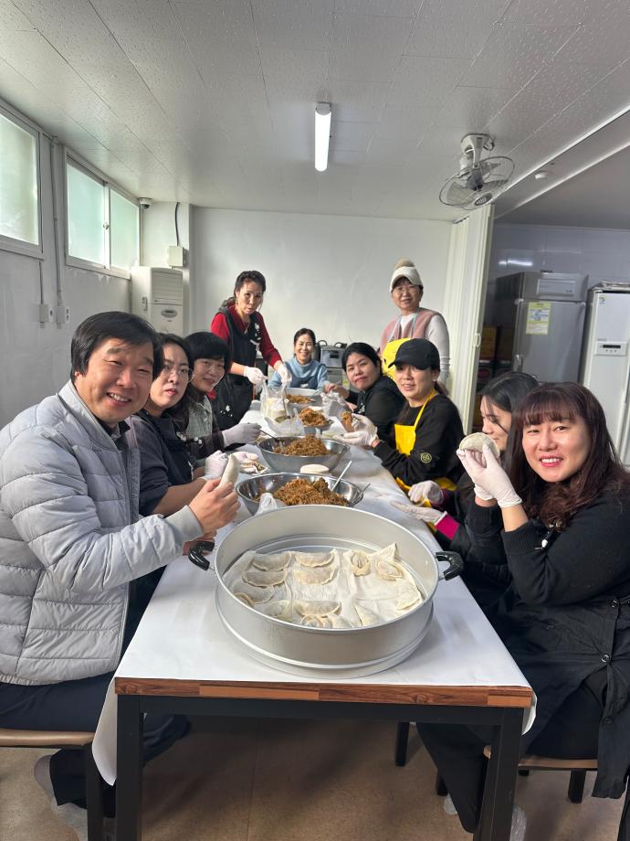 증평종합사회복지관&lsquo;모여라 지역주민- 만두만들기&rsquo;진행