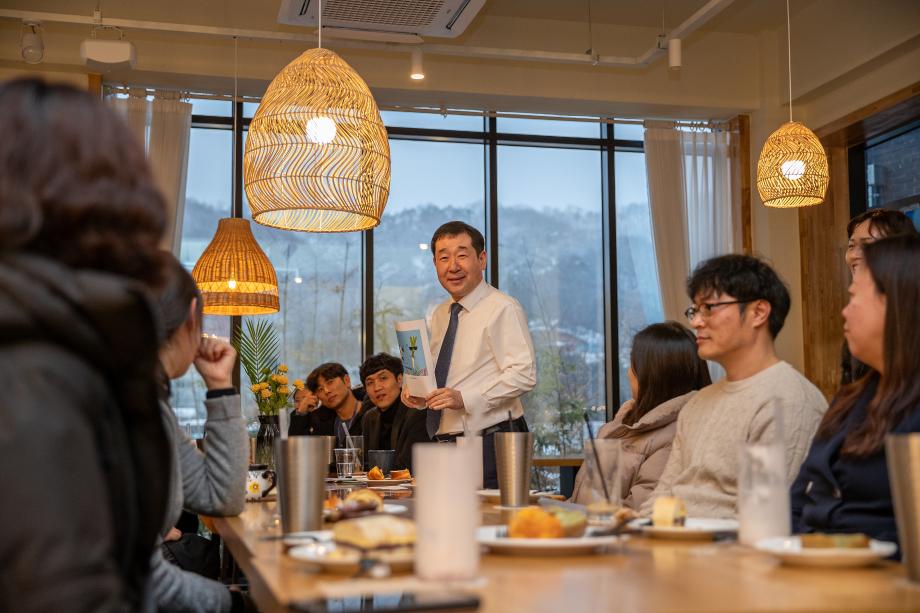 증평군, &lsquo;치맥데이&rsquo;,&lsquo;브런치데이&rsquo;... MZ 공직자 맞춤 소통 눈길