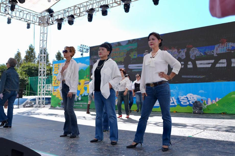 증평군노인복지관,&lsquo;어쩌다 시니어 모델&rsquo;패션쇼 성황리에 개최