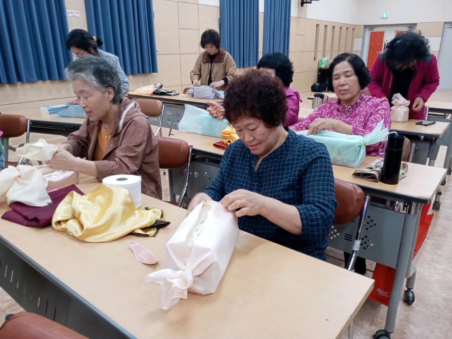 증평군농업기술센터 &lsquo;효재와 함께하는 보자기와 전통문화 특별교육&rsquo; 성료