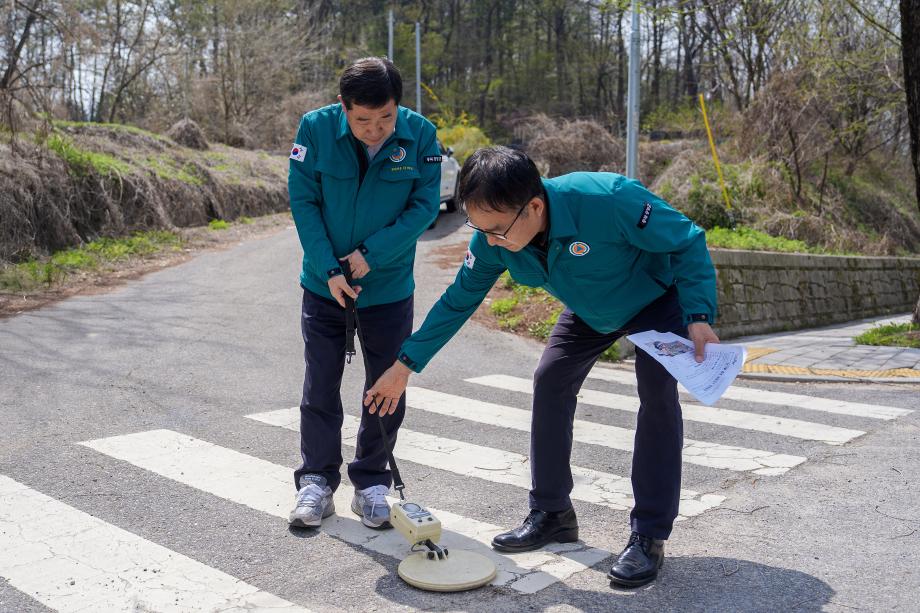 증평군, 싱크홀 예방 &lsquo;선제 대응&rsquo;...주요 도로 긴급 점검