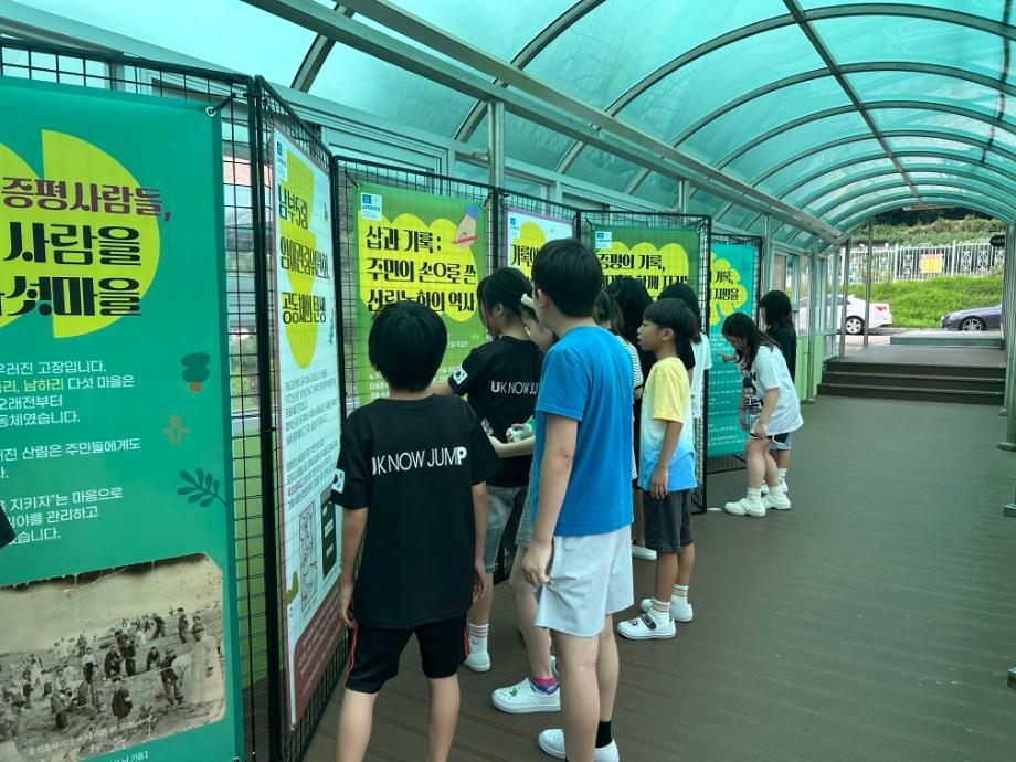&lsquo;기록의 숲, 학교에서 자라다&rsquo;... 증평 4개 초등학교 순회 전시
