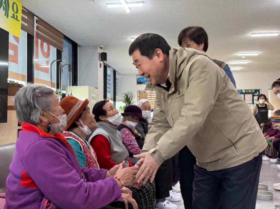증평군, 설 앞두고 취약계층·복지시설 위문...나눔으로 명절 온기 전해