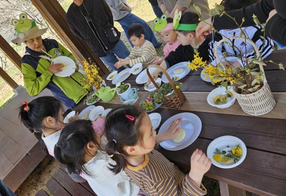 증평 좌구산 별천지숲인성학교, 봄 소풍 단체 발길 이어져