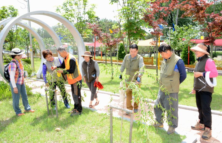 숲해설가협회 증평군지회 ‘ 나무 이름표 ’ 달아주기