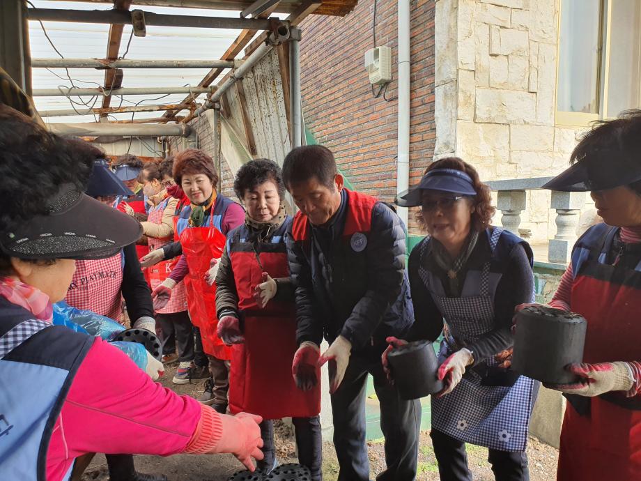 한국자유총연맹 증평군지회, 사랑의 연탄 나누기 릴레이