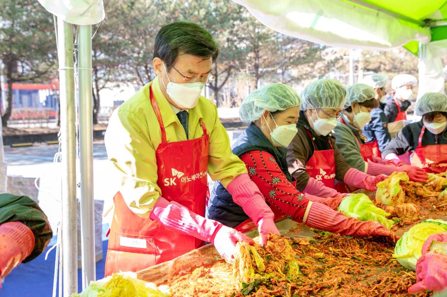 ‘증평군자원봉사센터’직접 담근 김치로 소외계층에 한마음 한뜻 온정의 손길 전해
