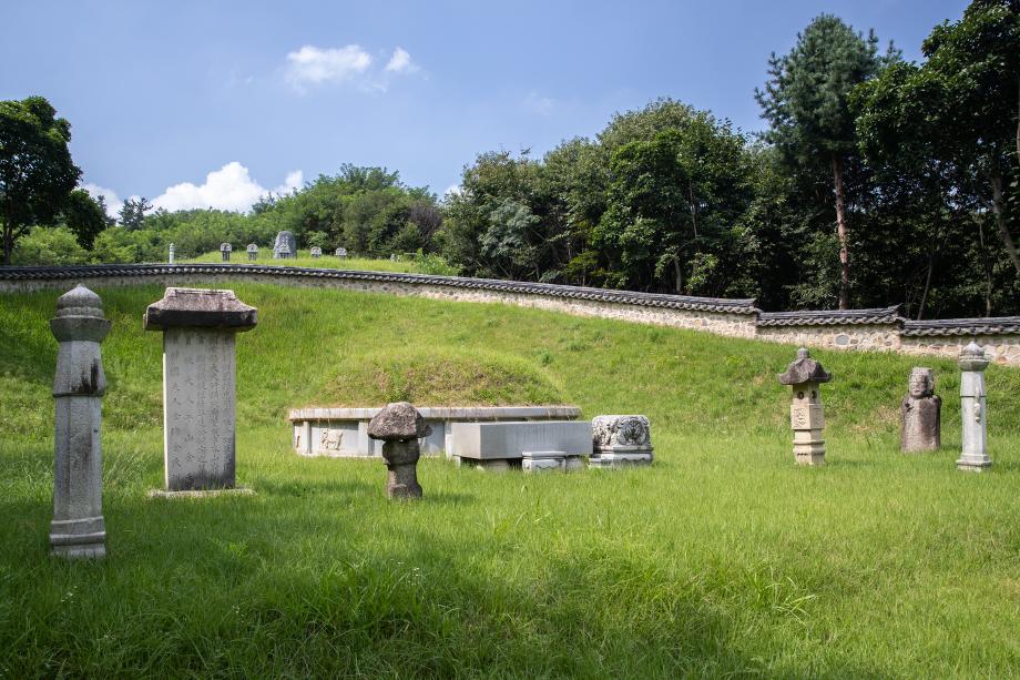 군 지정 문화재 곡산부원군 연사종 묘소
