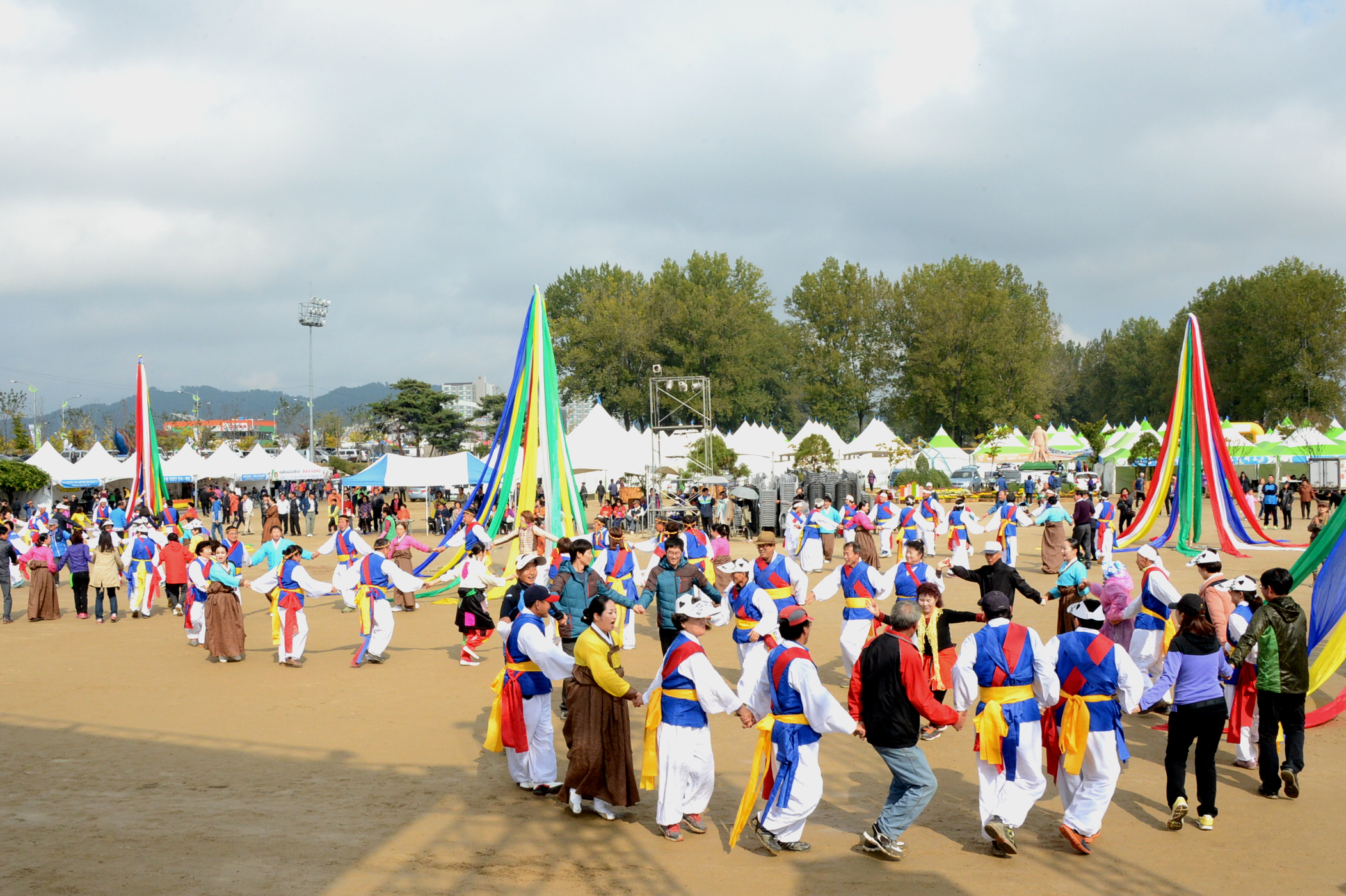 ‘인삼골축제’ 우천속에 대박‧‧‧인삼판매만 12억원-18만명의 관람객 찾아 경제적 파급효과 58억원-