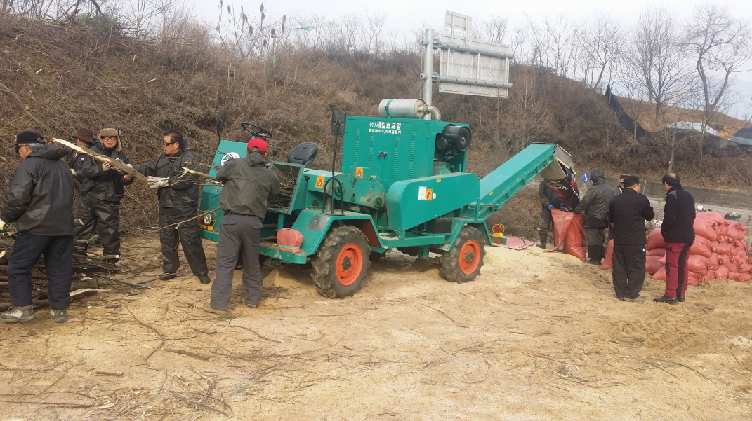 증평군, 축산농가에 톱밥 무료로 나눠드립니다.